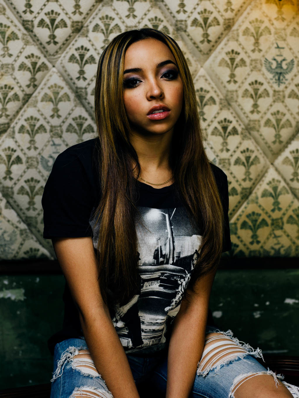 Watch Singer-Songwriter Tinashe Shares Every Last Detail of Her Low-Key BeautyRoutine video Watch Singer-Songwriter Tinashe Shares Every Last Detail of Her Low-Key BeautyRoutine video